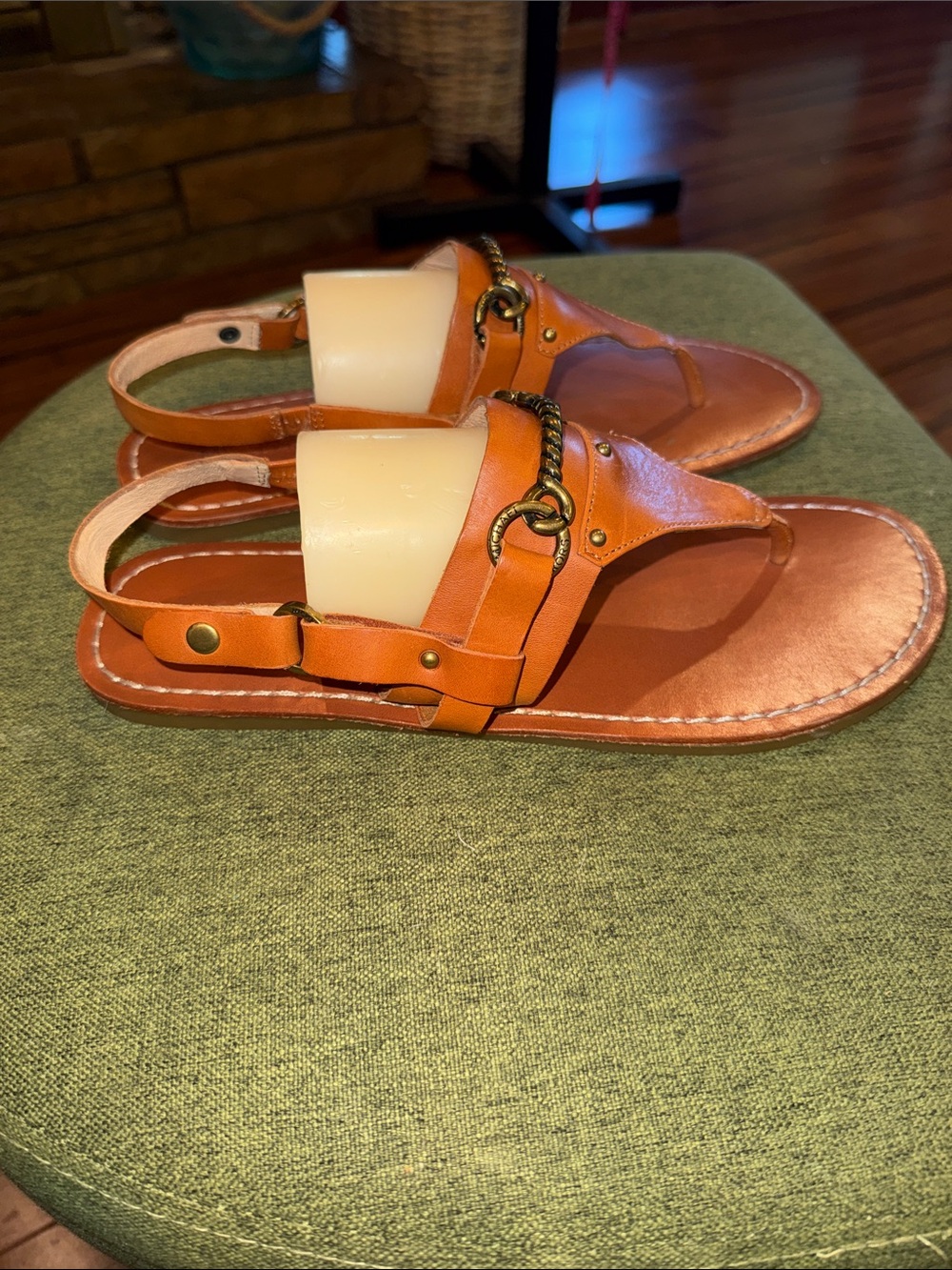 Michael Kors Tan Leather T-Strap Flat Heel Sandals With Chain and Studs Size 11M - Picture 3 of 11